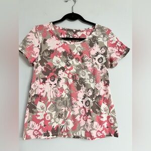 5/$15 Floral Women's Top. Pit to pit= 18”